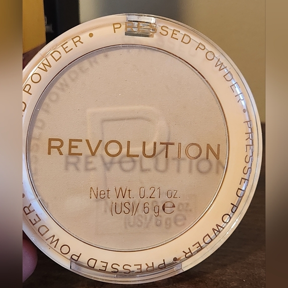 MAKEUP BEAUTY BUNDLE 10pc REVOLUTION - Picture 2 of 8